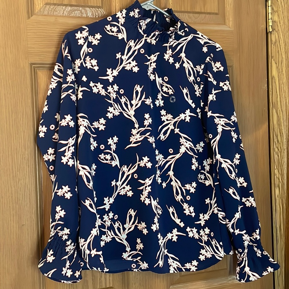 Chase - Land Ends size 6 Blouse